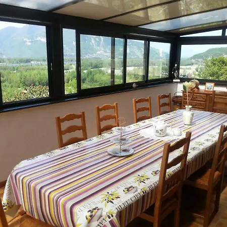 Le Belvue Bed & Breakfast *